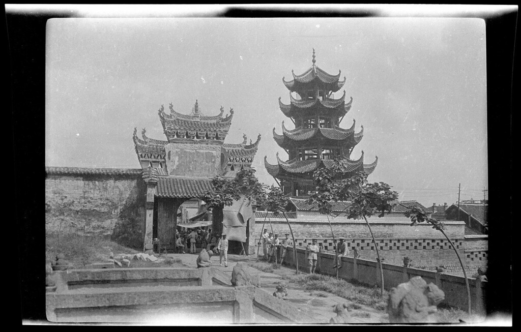 图6 1917年重庆府文庙泮池及魁星阁（取自：Sidney D. Gamble Photographs Collection）