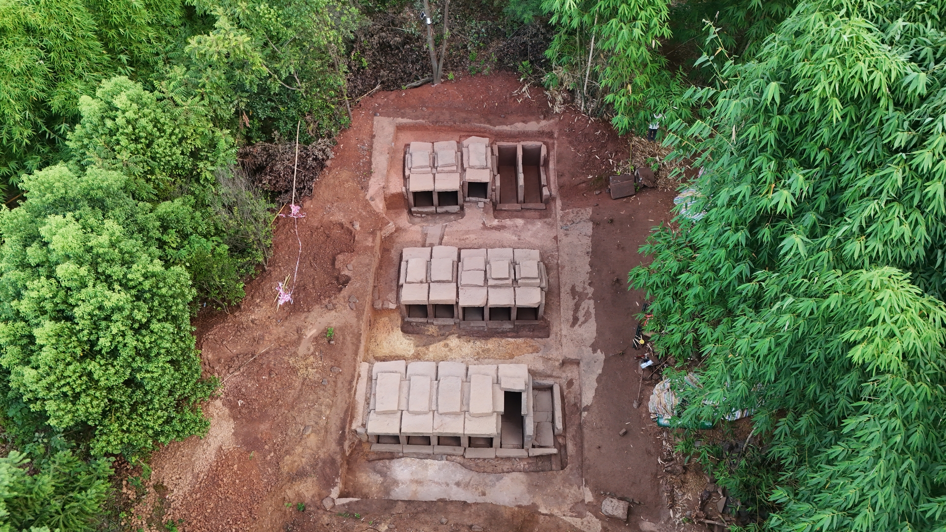 图2 大山坡墓地全景航拍
