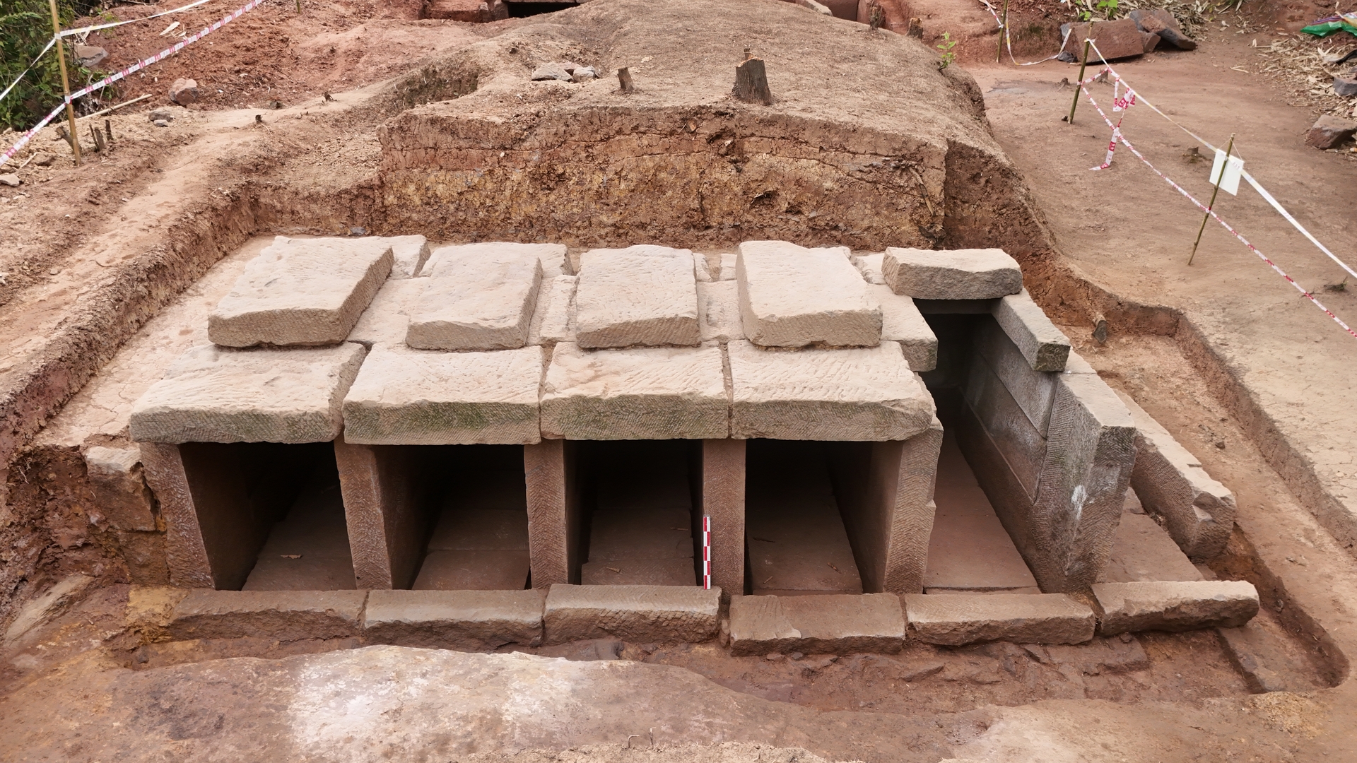 图3 大山坡墓地M2完工照片