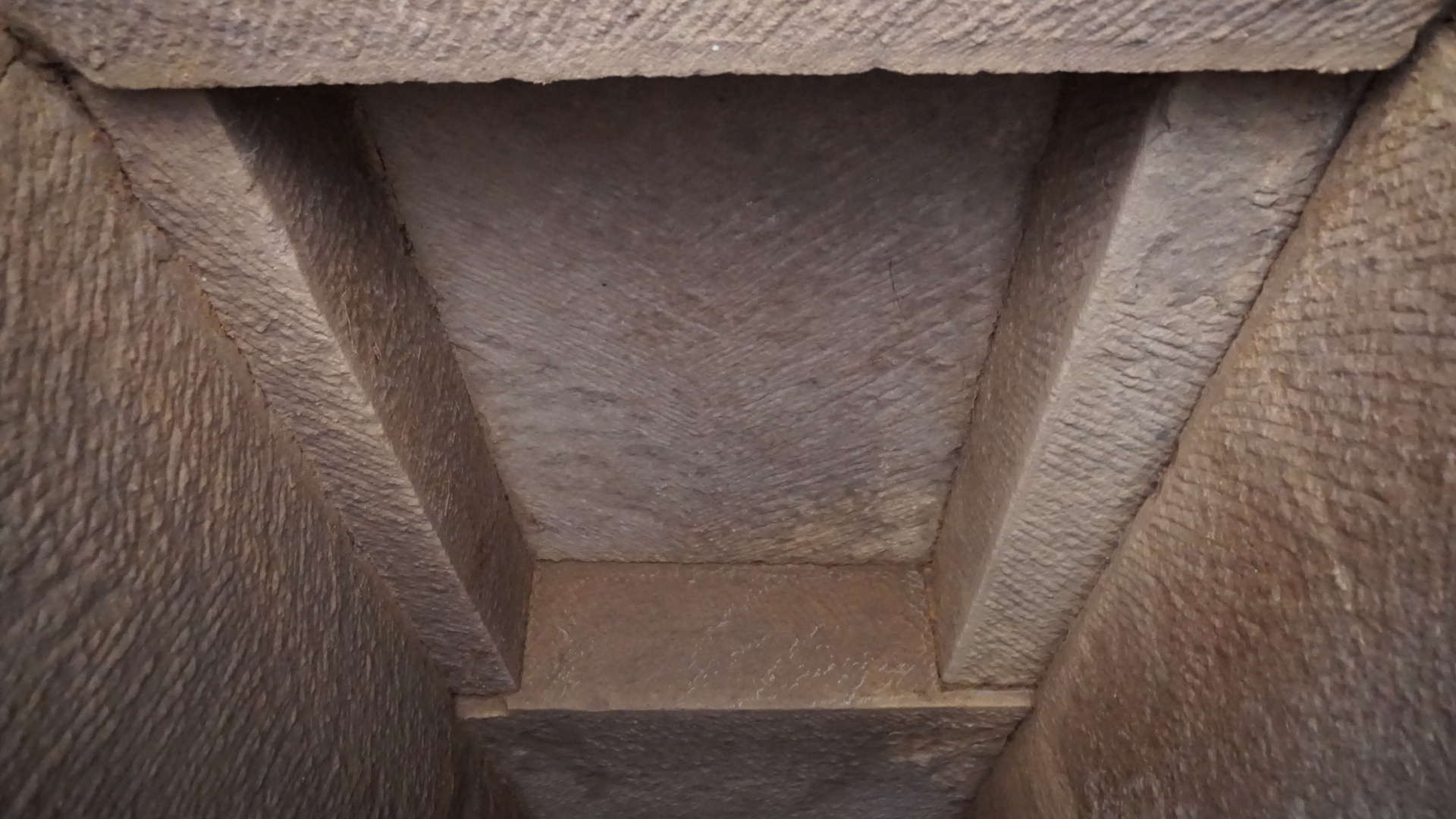 图4 大山坡墓地M2-3室一重藻井照片