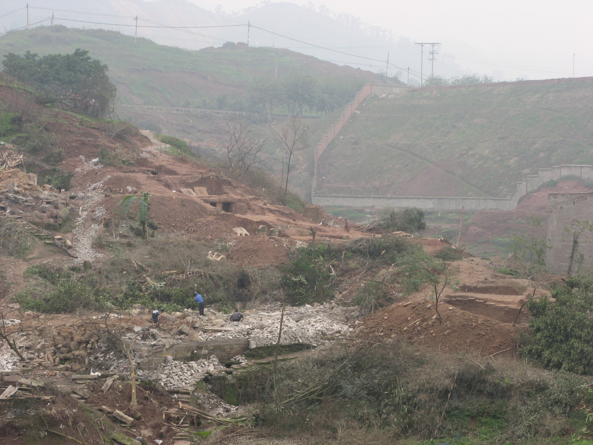 2.图二  江津三溪子墓地远景