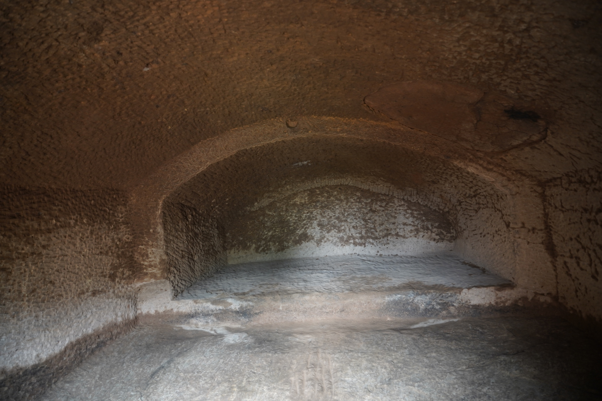 19图一九  M9墓室及墓顶