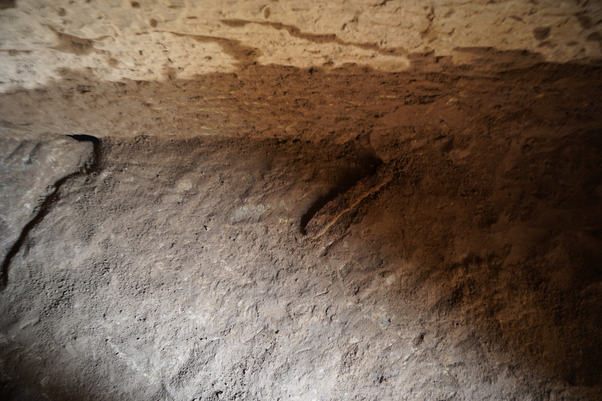 20图二〇  M9出土铁刀