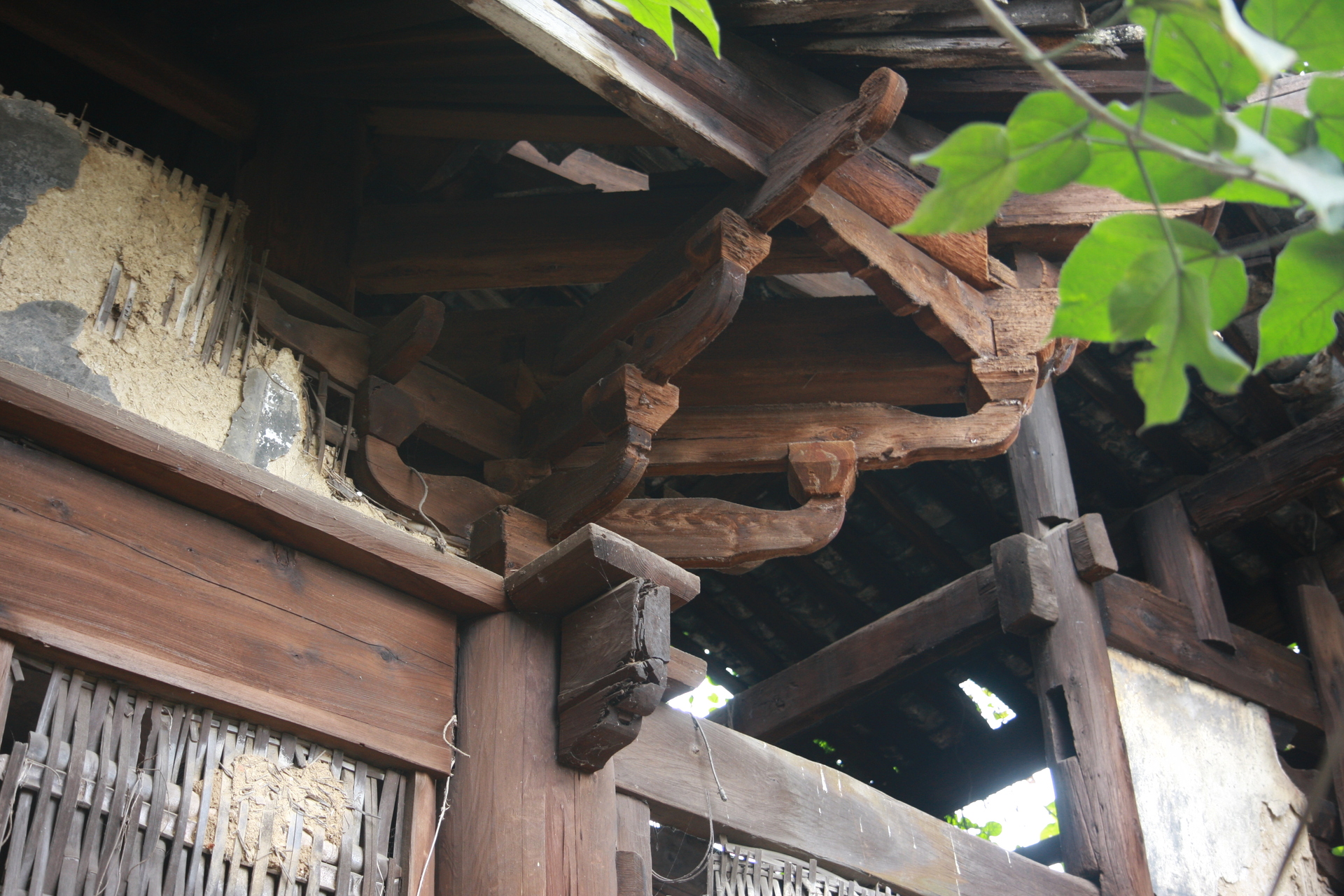 图片十五 下殿转角斗拱照片