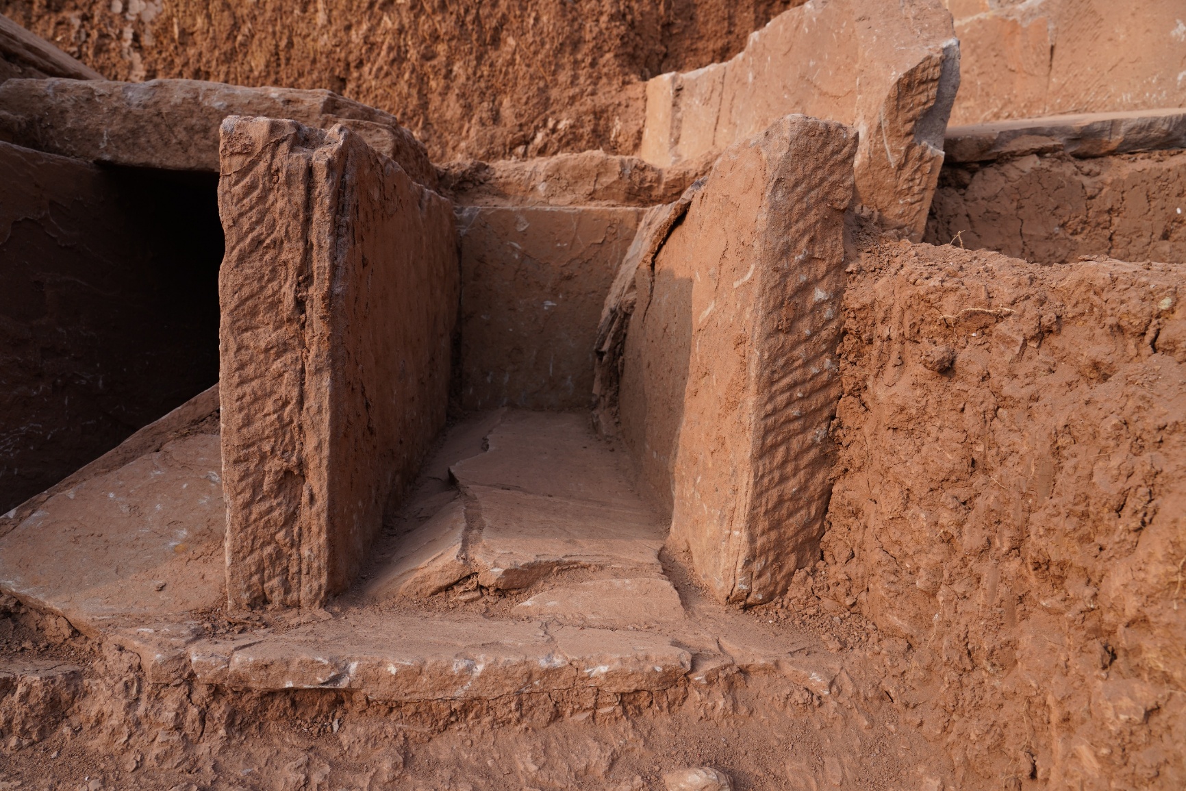 图一二 M8-8墓室正立面