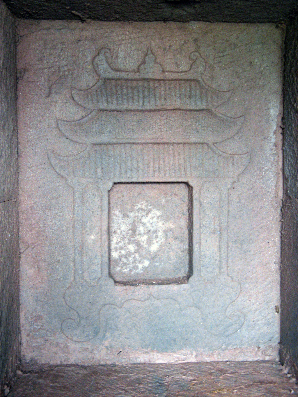 18.图一八  2009DZKM2-2后龛雕刻