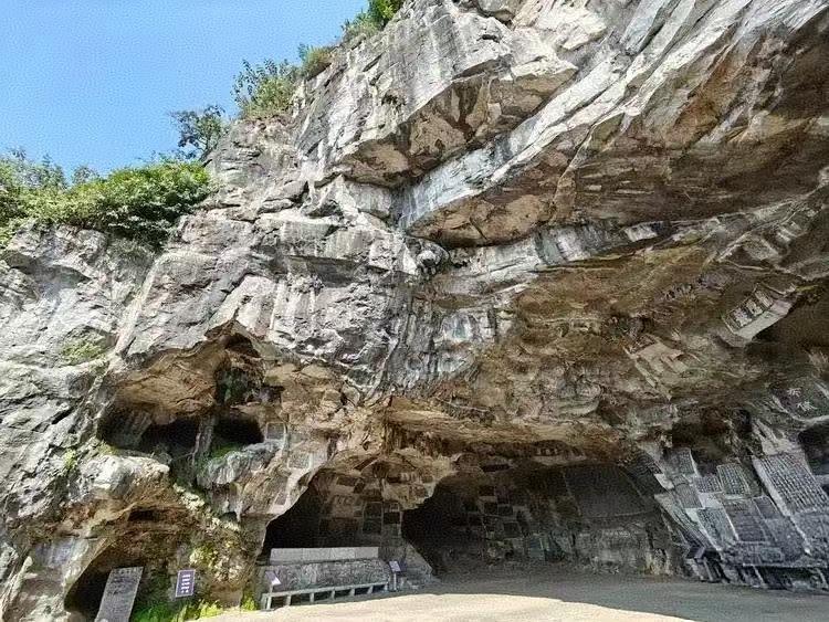 图11 桂林龙隐岩