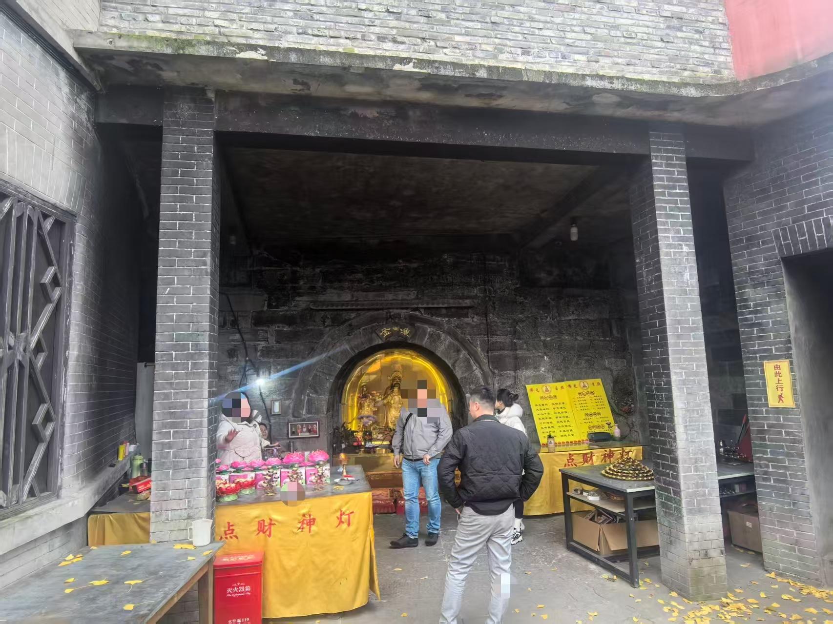 图10 宝轮寺白岩洞