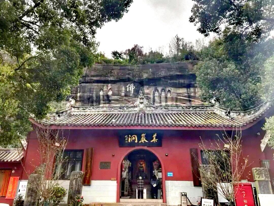 图8 九龙坡华岩洞