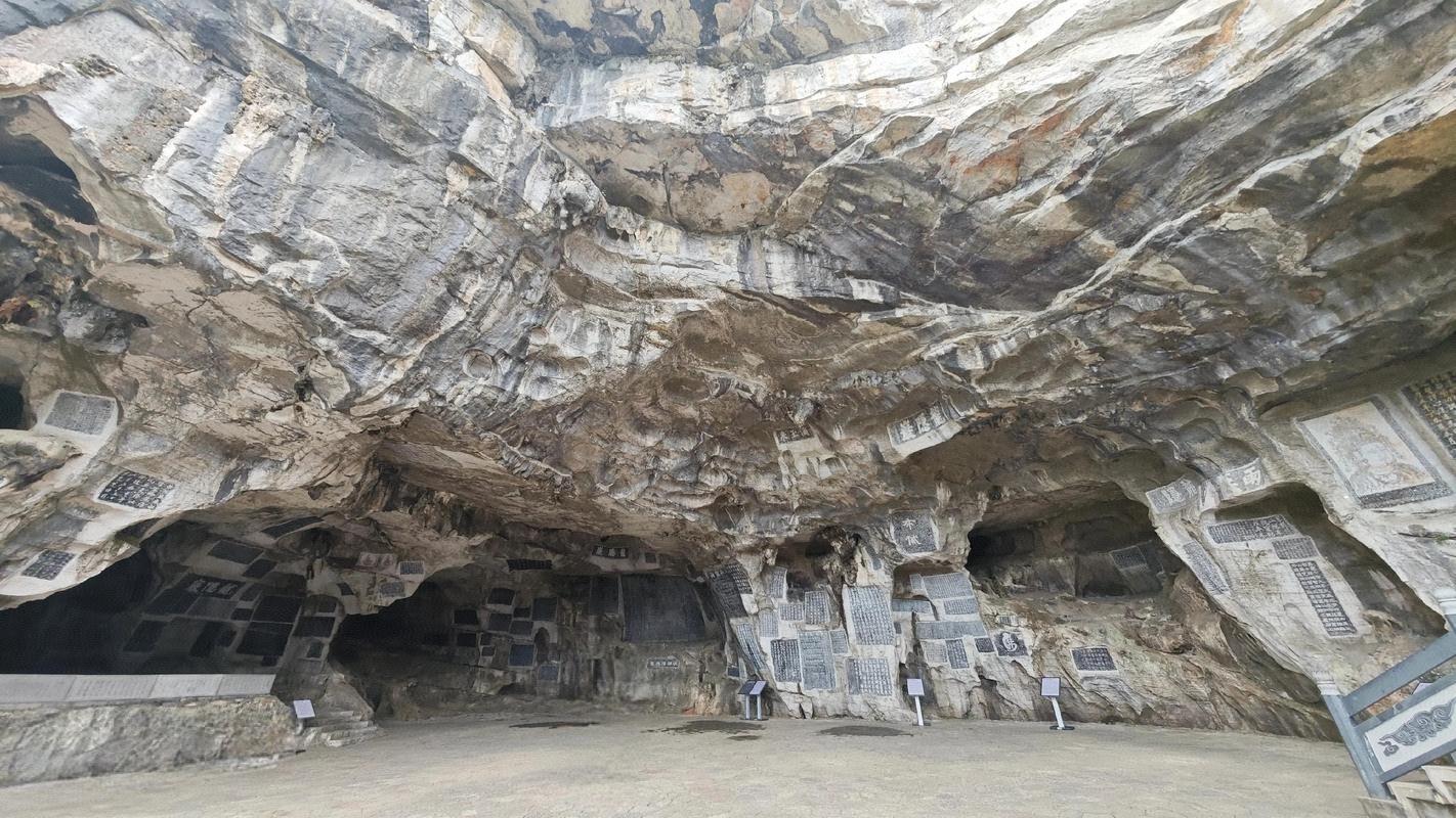 图7 桂林龙隐岩