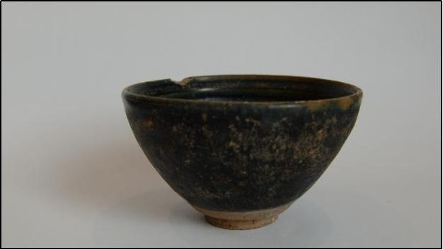 图一四  M2-2出土黑釉瓷碗